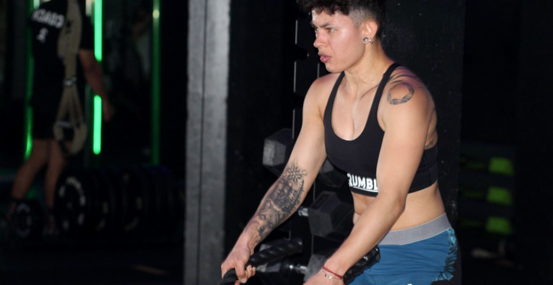 A member drives the battle ropes on the Re.HIIT circuit
